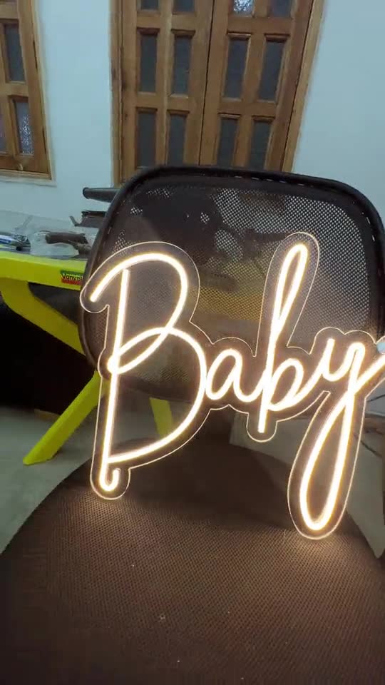 Letrero de neón personalizado Baby, hecho por Neón Pro