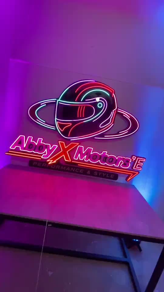 Aviso de neón de Abby X Motors, motos y carros, hecho por Neón Pro