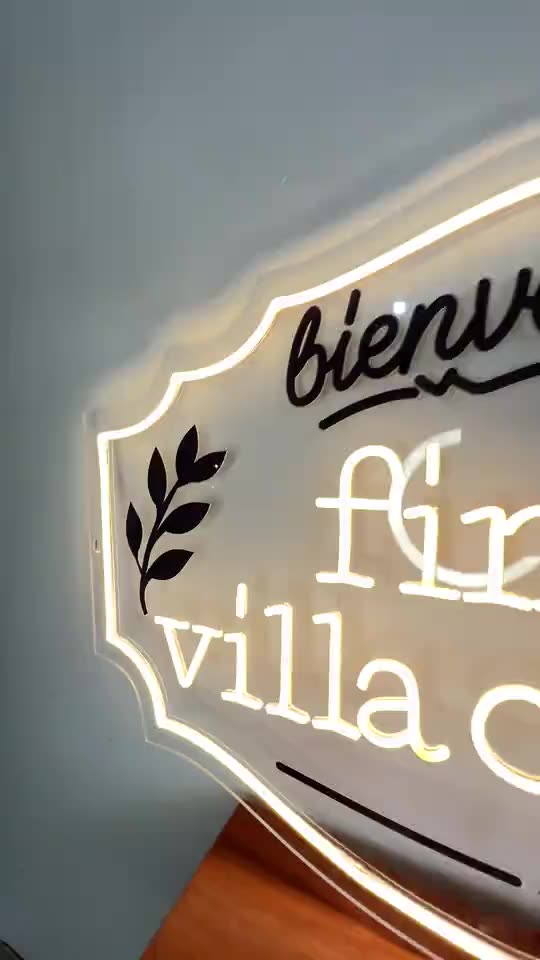 Aviso de neón de bienvenida para Finca Villa Calima, hecho por Neón Pro